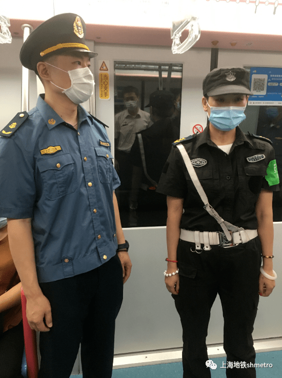 整治四乱护航进博加强防疫保障平安地铁执法在行动