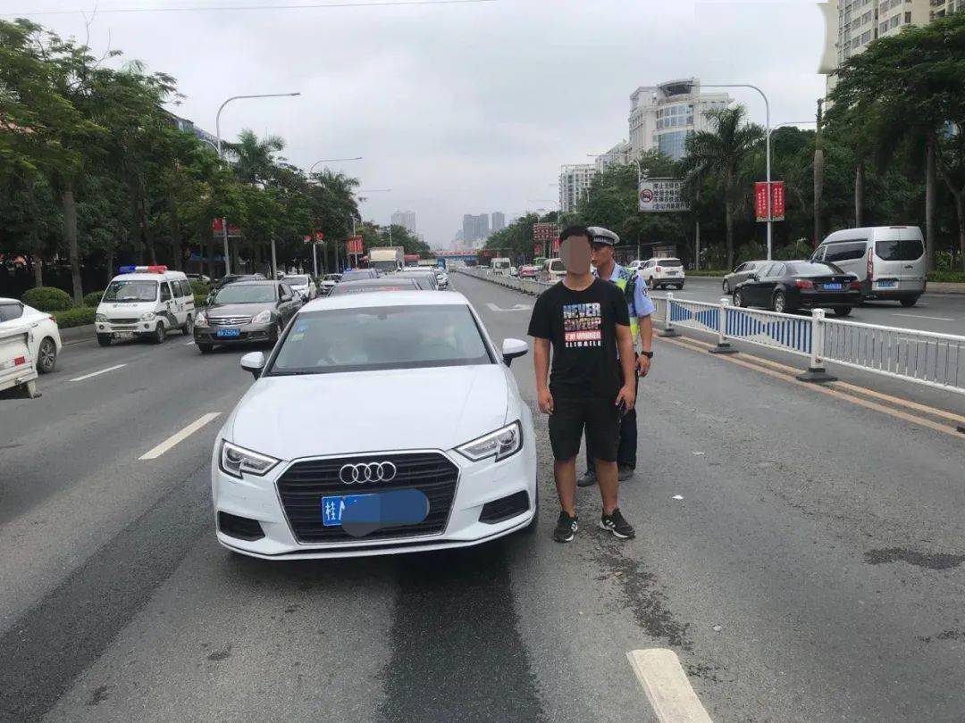 隨後,民警依法做出相應處罰,並對車輛行駛證進行扣留,督促該車車主