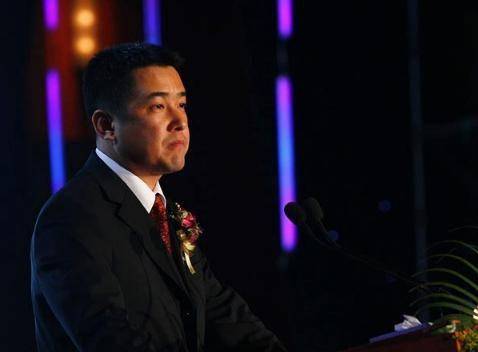 上市公司总经理交作业公司业绩双降德展健康刘伟薪酬却涨21339还获