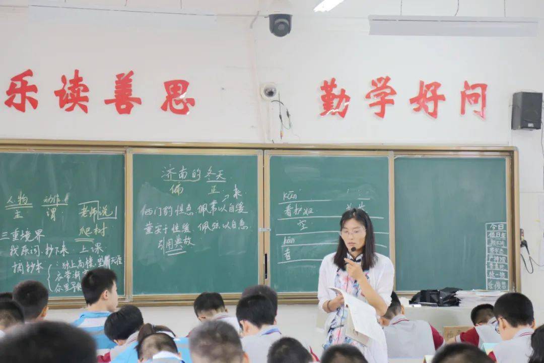 东乡二中语文教师,高级教师,抚州市优秀教师,东乡区杰出育苗奖获得者.