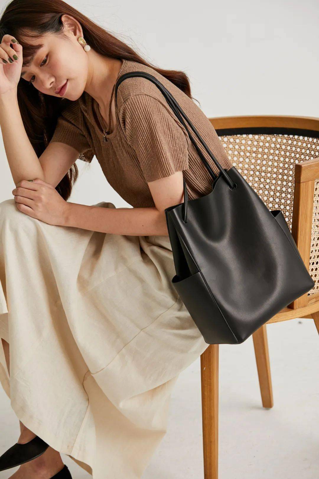 今秋"托特包"火了,好看能装还百搭,适合通勤也适合宝妈,太值了!