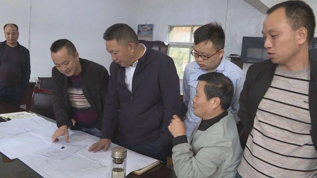 9月18日,副县长王瑞岗一行到勺窝乡小龙井煤矿检查