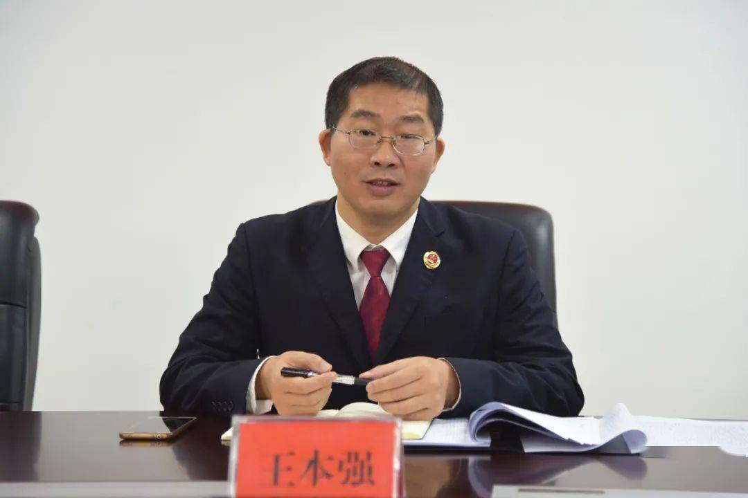 图为利川市检察院党组书记,检察长王本强王本强表示,人民监督员制度是