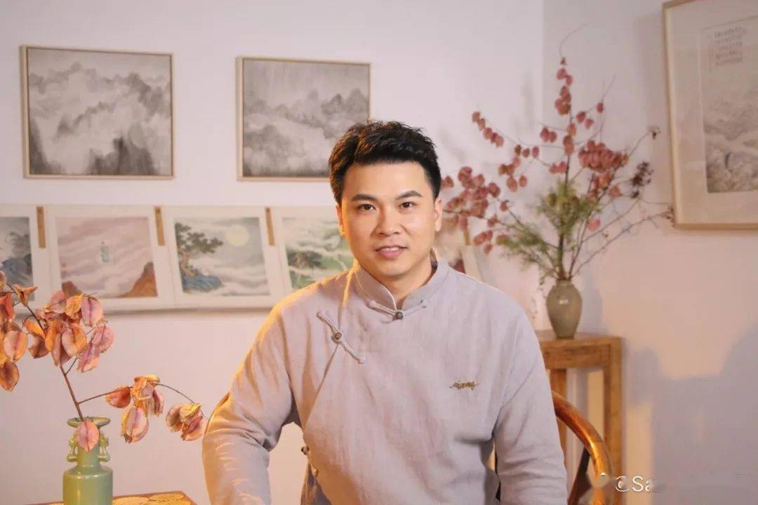 原文:人物 | 侯体健:十年旧事,一箧新诗"他就坐在这篇文字背后与读者