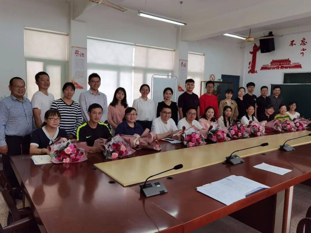 灵江中学举行青蓝工程师徒结对仪式