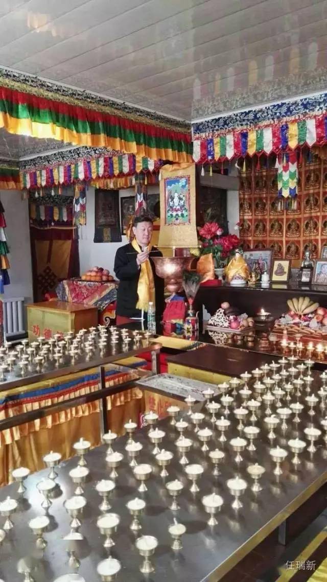 喇嘛洞召第九世活佛王铎扎木苏同中国佛协副会长,内蒙古自治区佛协会