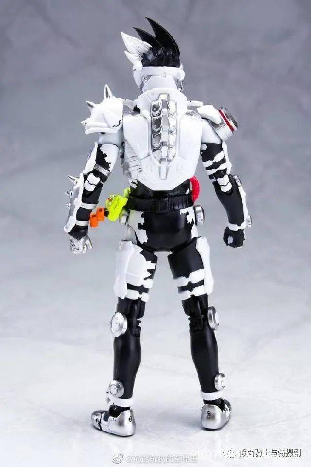 x-0就是之前的危险僵尸换了个腰带而已,但是整体的素质和人气在哪里