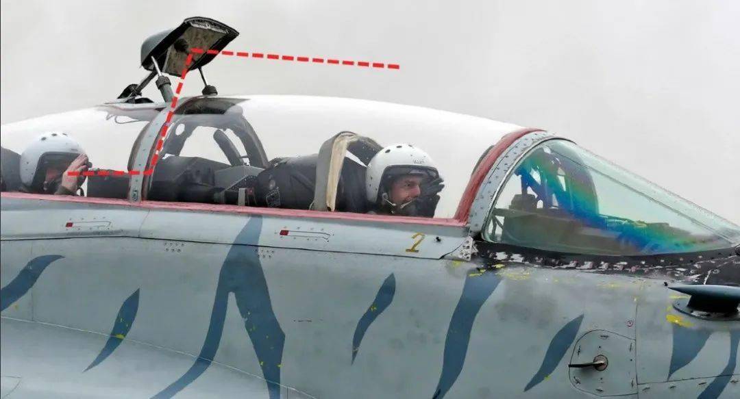 战斗机上竟然还有潜望镜,意不意外