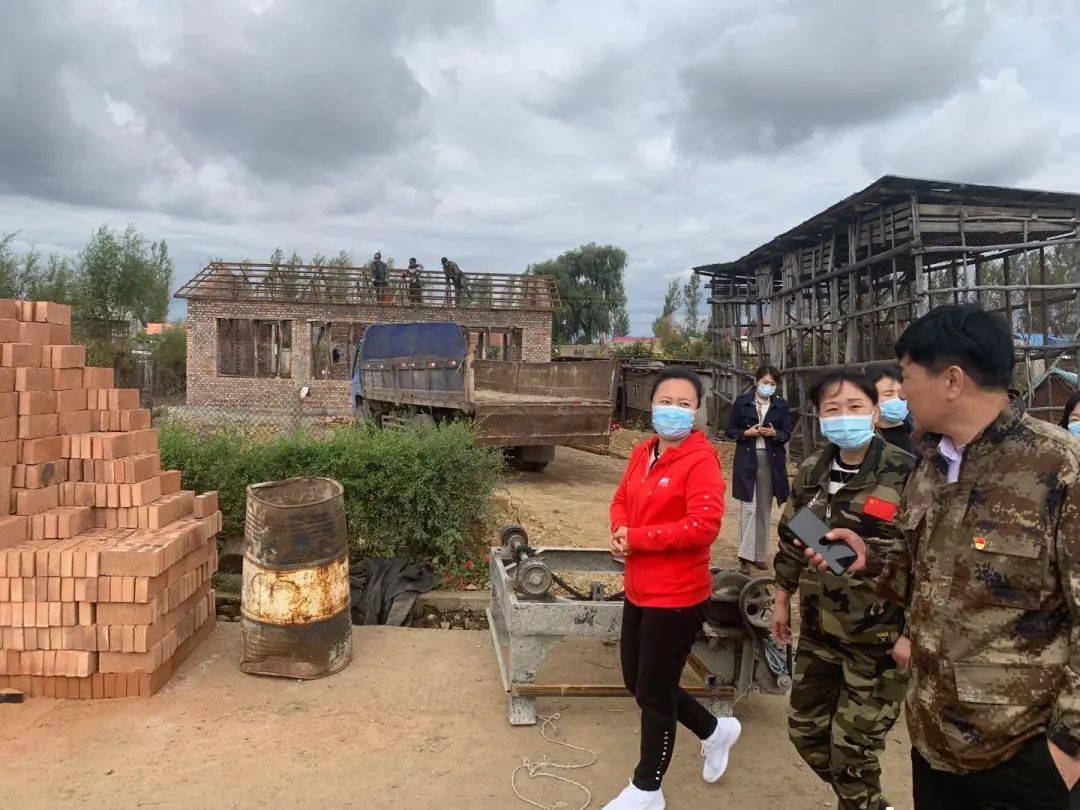 团市委,市青企协一行在依兰县政府副县长李颖同志陪同下,先后来到依兰