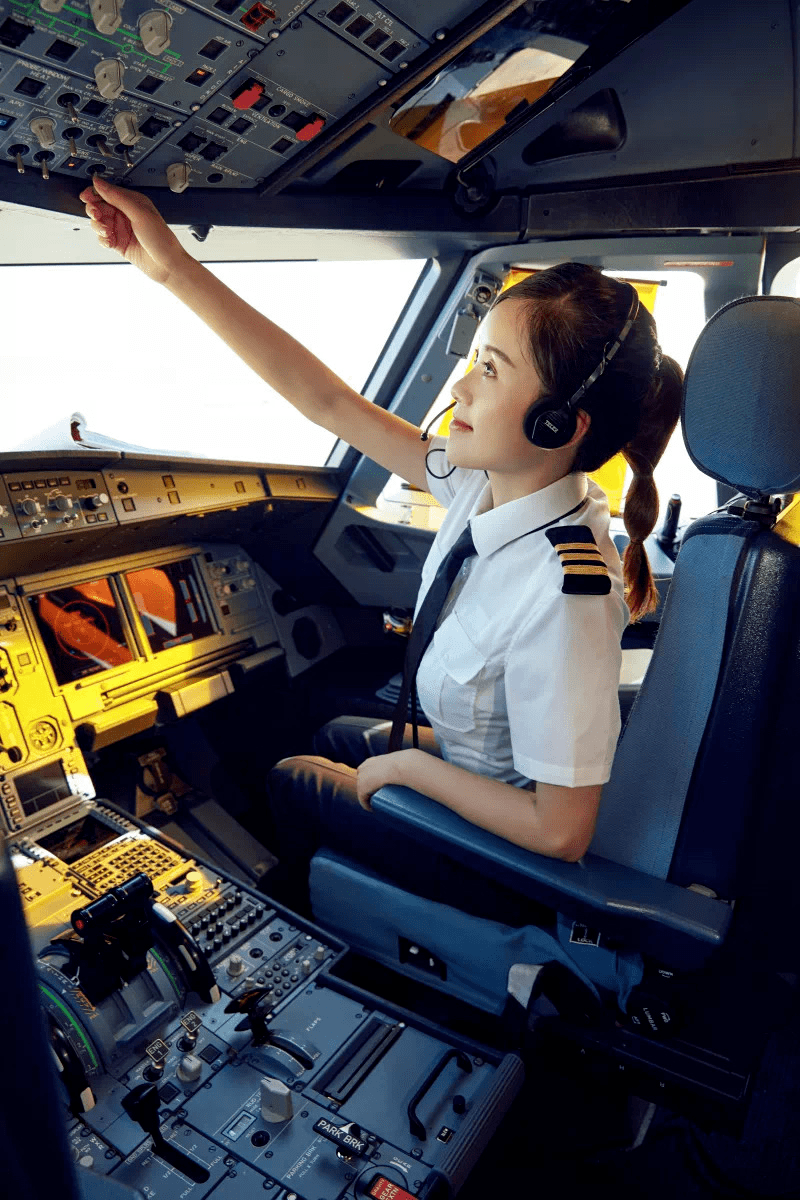 红土航空女飞行员