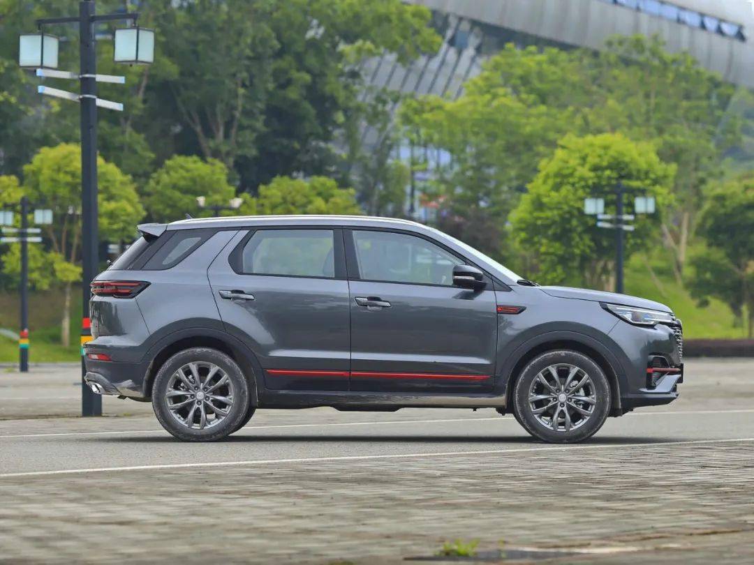 300nm手动挡售价不到9万国产高人气suv又推新款