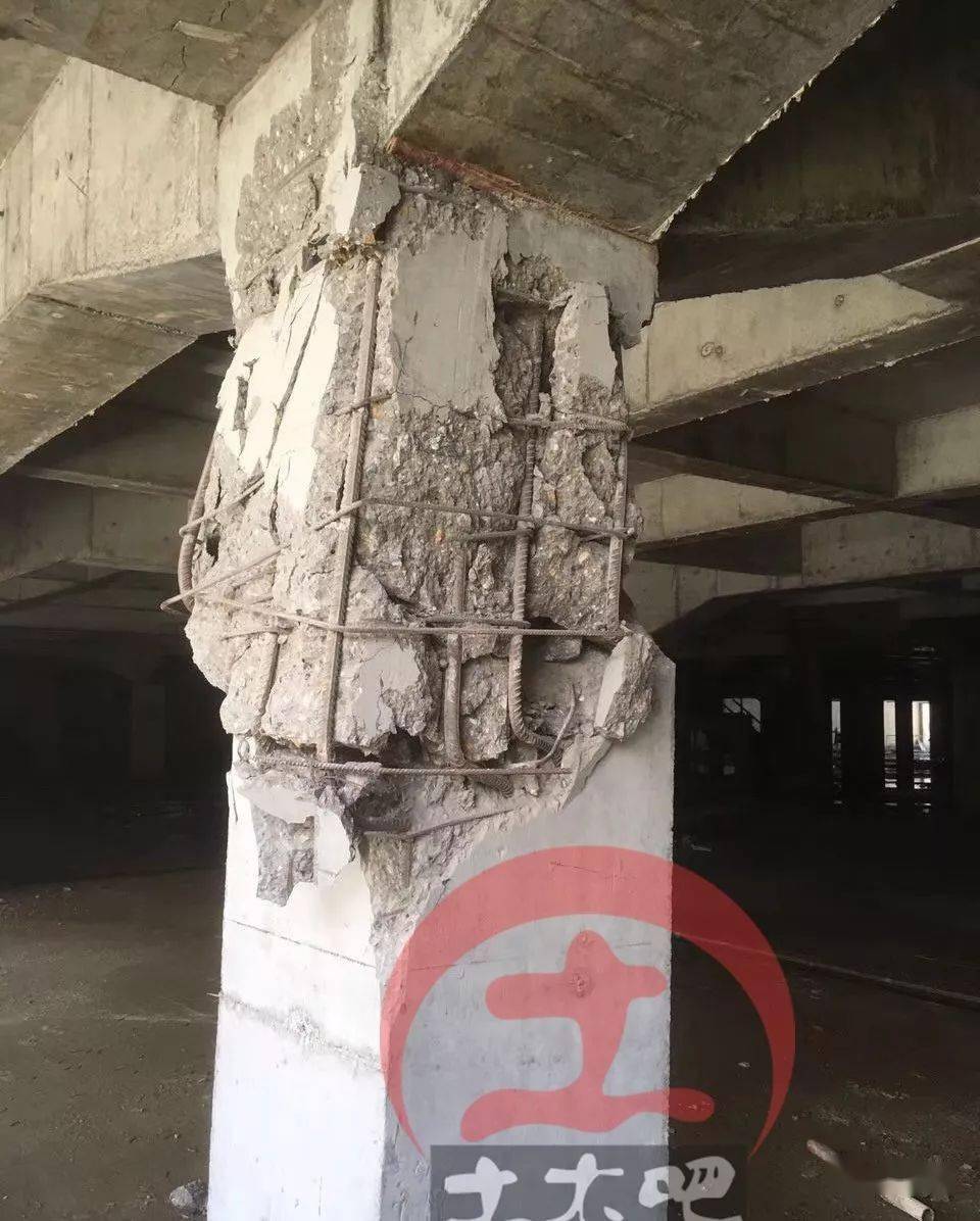 又有地库柱严重损坏_柱子