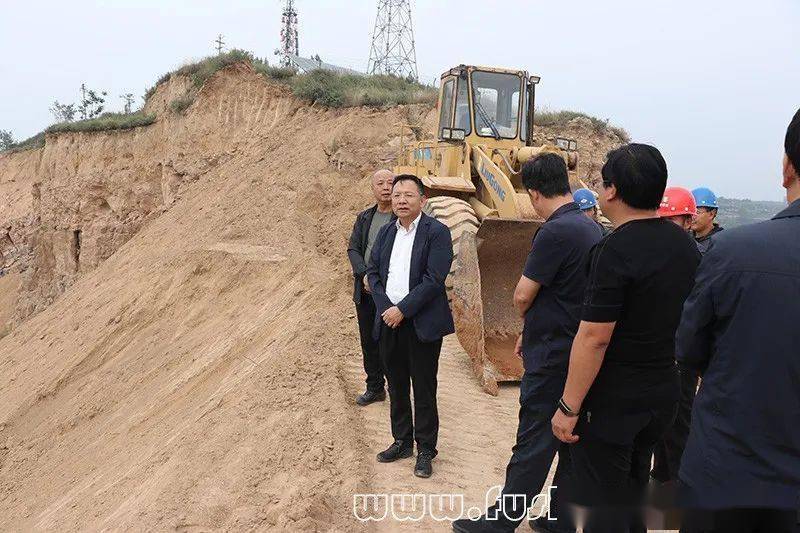 浮山县长栗俊昌调研矿山生态环境修复治理工作