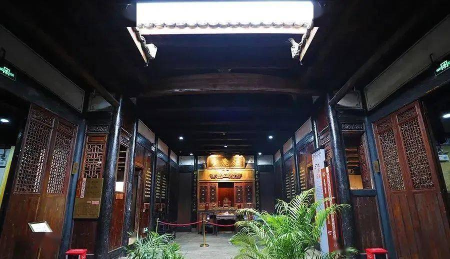 在贛縣區用午餐,下午前往中央蘇區歷史博物館,福壽溝博物館及魏家大院