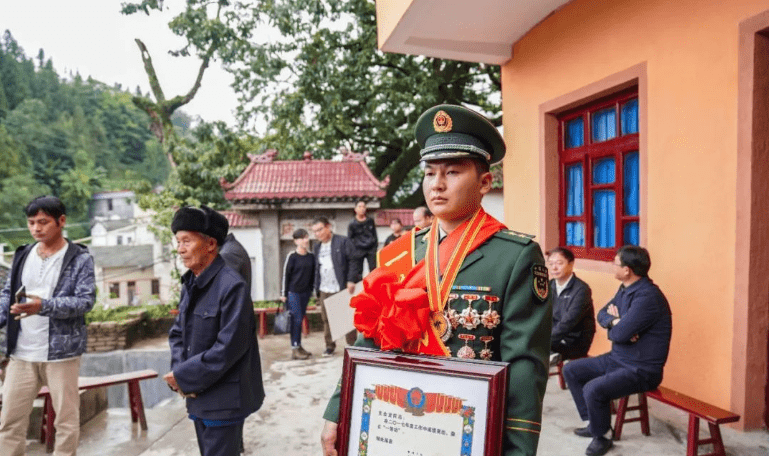 帅荣立一等功看看我市这位小伙有多牛