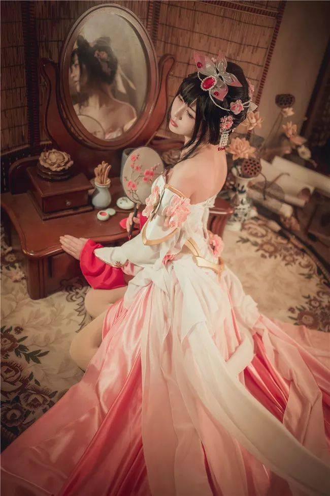 王者cos这么瘦的甄姬营养不良球还这么大