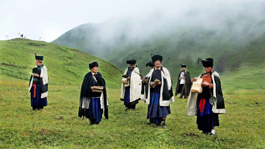 摄影大凉山毕摩