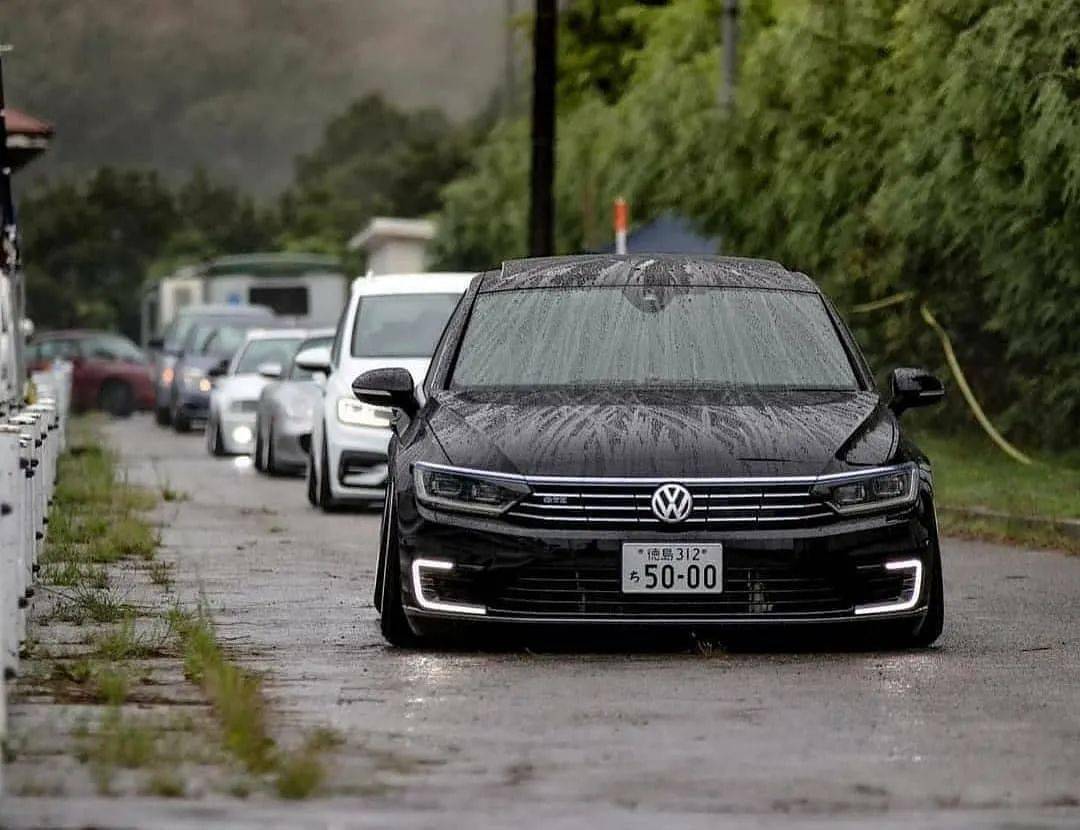 迈腾gte低趴改装依旧很帅