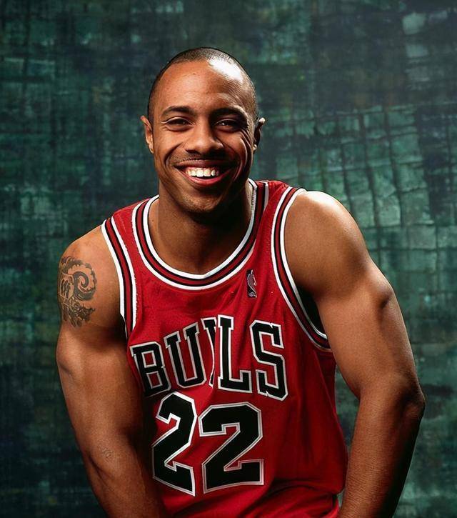 巴克利看好的新星,却在第二个赛季就陨落_杰伊威廉姆斯