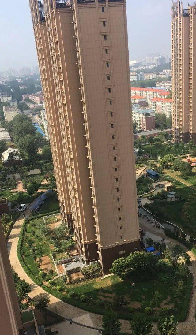 燕郊某小区一男子从25层跳楼身亡!>>视频_两口子