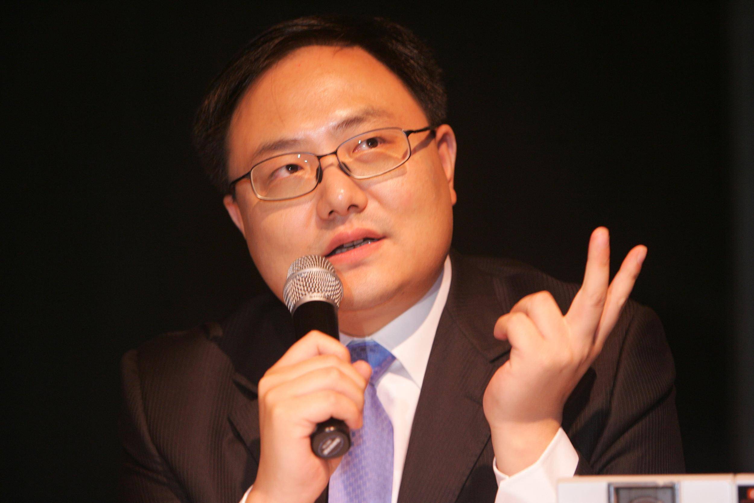 罗振宇公司思维造物冲击创业板,计划募资10亿发展知识付费_罗辑