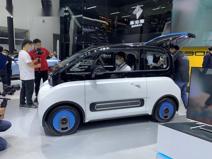 北京车展新宝骏e300小biu汽车发布亮相