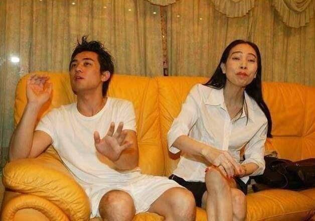 与黄明海离婚没多久,许纯美便猛追23岁的男模邱品睿,并高调订婚,但