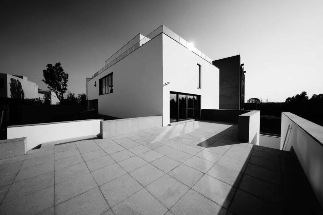 何多苓美术馆 / 何多苓在这座美术馆落成时,我举办了一场没有展品的