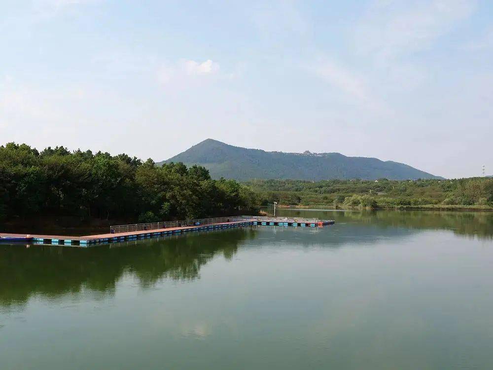 下张水库位于溧阳市上兴镇北部瓦屋山景区永和村,水库建于 1958 年,库