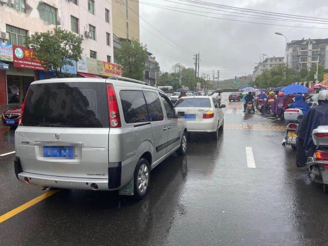 雨天路滑石城近期發生幾起交通事故