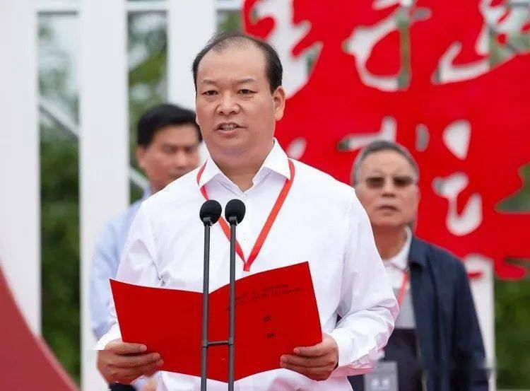 中共浦江县委书记程天云致辞中共浦江县委副书记,县长俞佩芬主持开幕