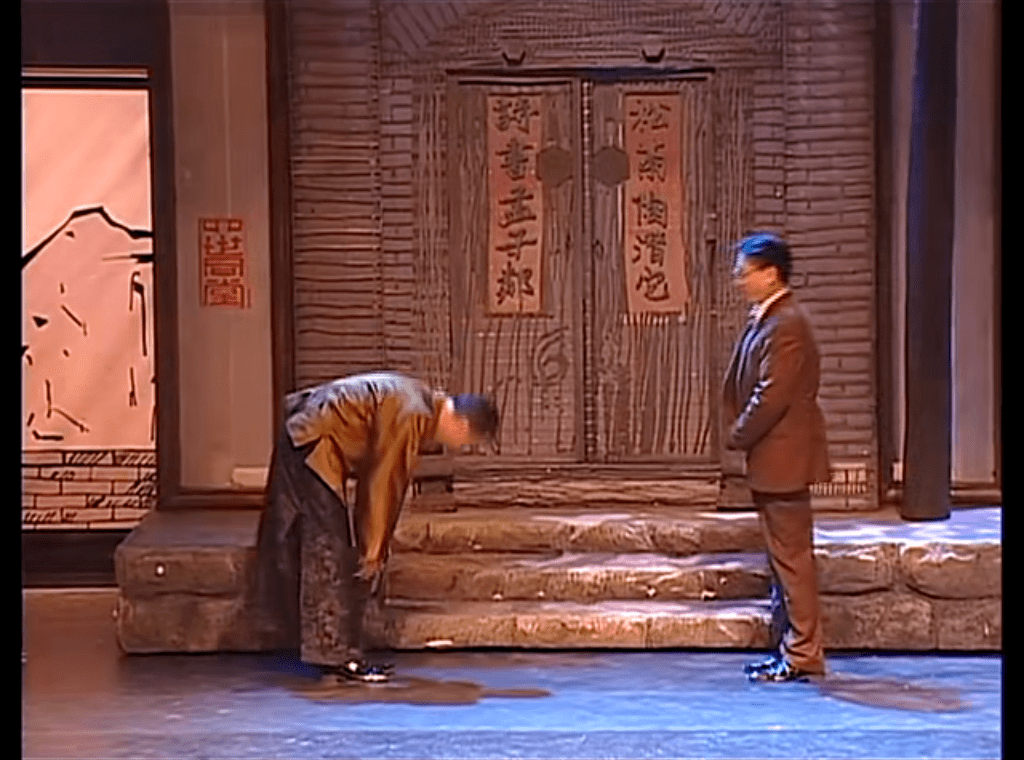 这部经典话剧里的"墙"是可以推的!