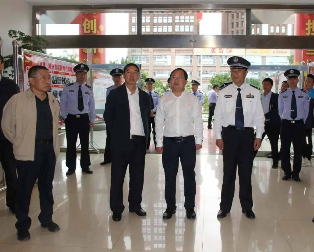 马辉先后来到市检察院,市绿色家园管委会,市公安局指挥中心,市法院,市