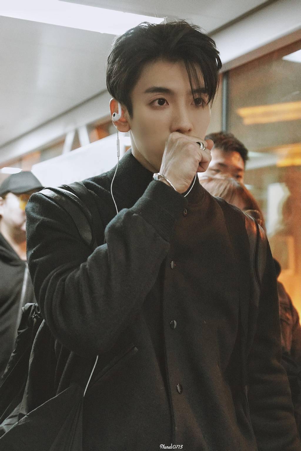 小鬼王子异录完新手驾到飞回北京两位潮男脱下大衣当回卫衣boy