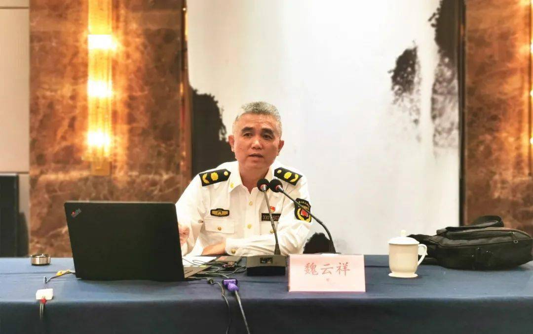 市综合行政执法队二级调研员魏云祥授课02市局政策法规处副处长蔡长文