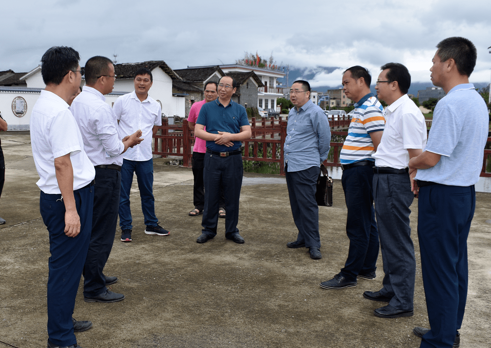 市人大常委会法工委主任徐天茂率调研组到怀集县开展《肇庆市农村人居