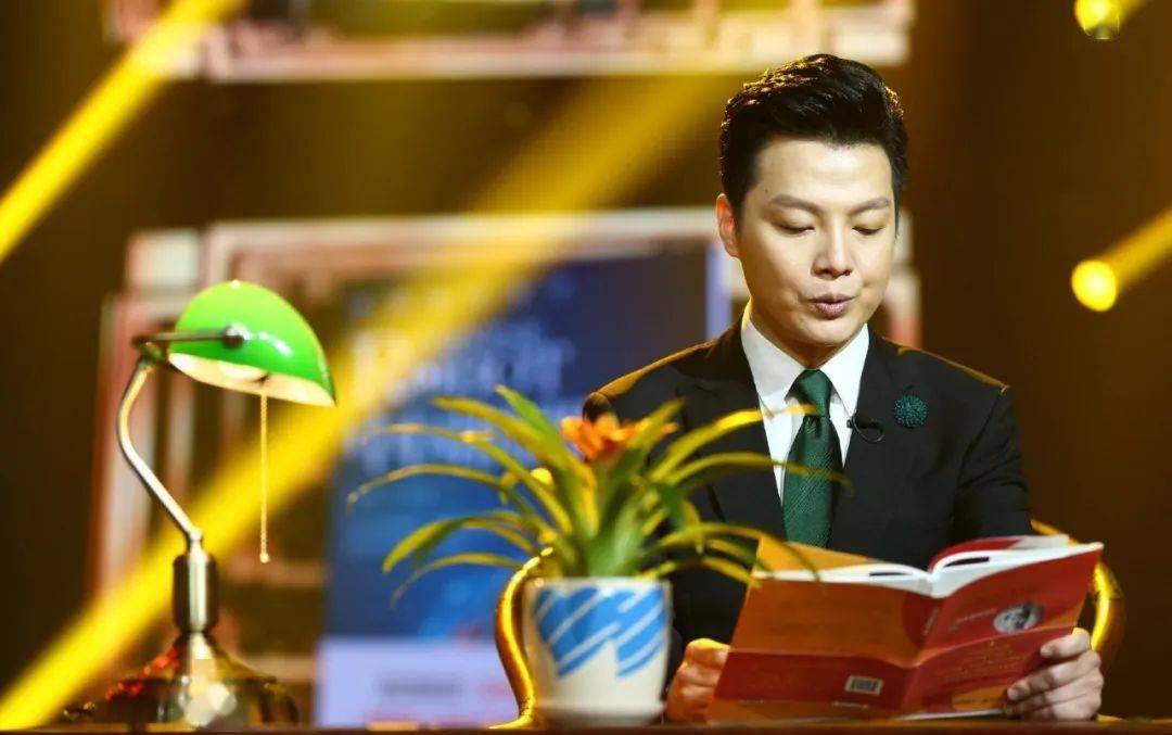 任鲁豫朗诵当你老了