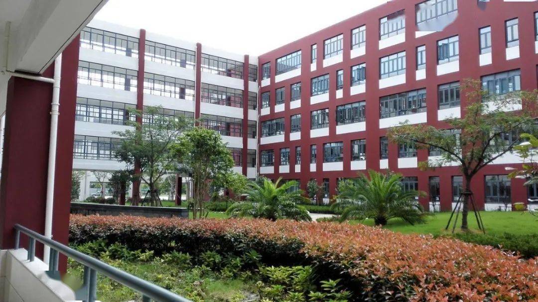 上海招聘上师初级中学招聘信息科技语文英语教师待遇从优