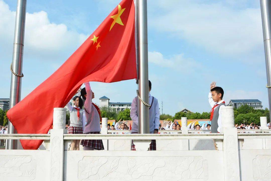 【一附集团·通师一附】敬礼,鲜艳的五星红旗——通师一附举行"庆祝