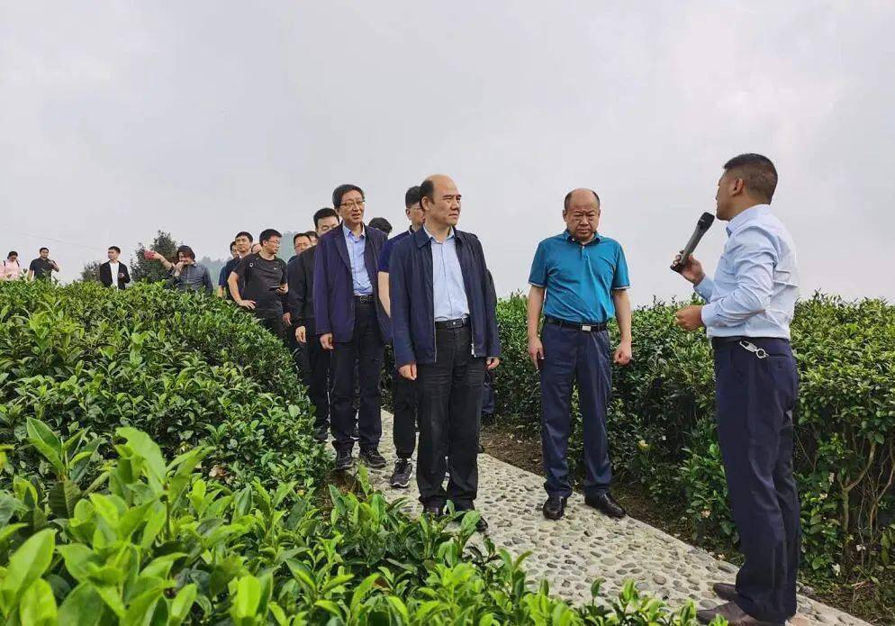 省委党校秋季学期中青年干部一班全体学员深入到平利县老县镇锦屏社区