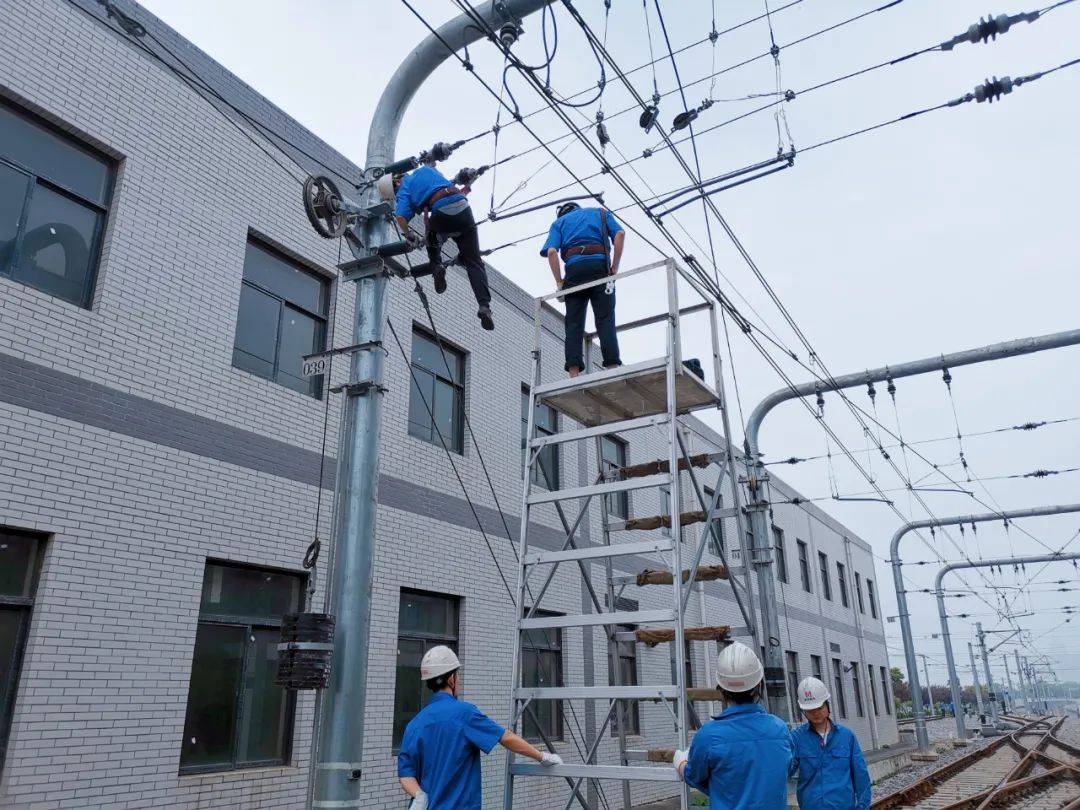 維保中心對主變壓器,接觸網,接觸軌等供電系統,對全線網181組折返道岔