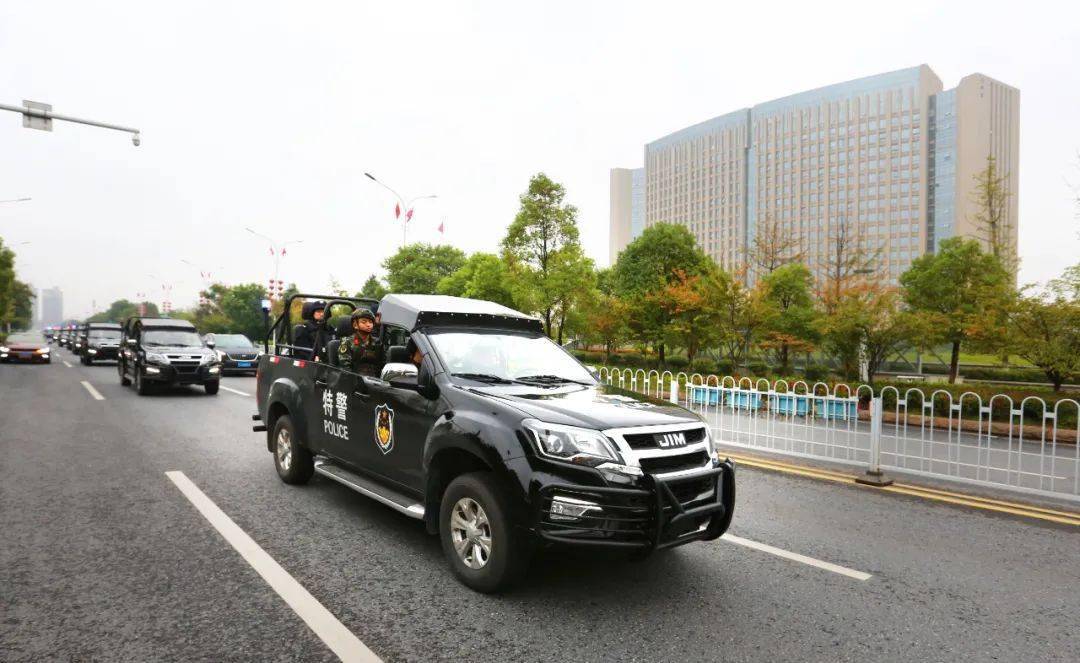 昨日萍乡市出动大批武警特警!原来是._巡逻