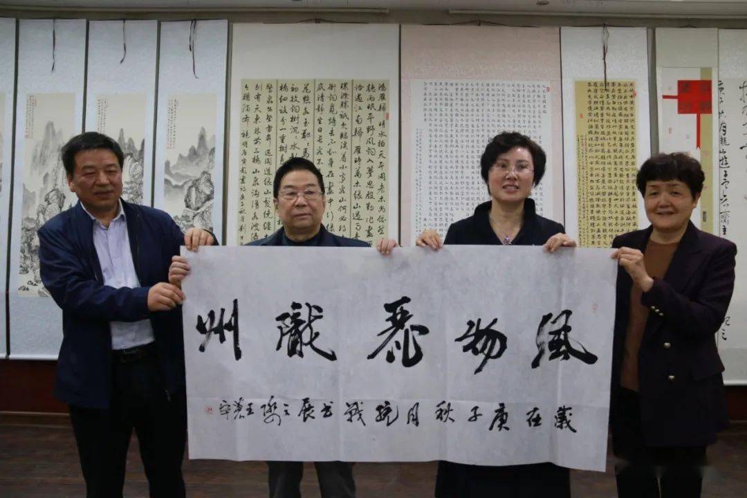 陇县文化馆三楼书画展厅部分优秀书画作品此次参展的书法作品有浑然