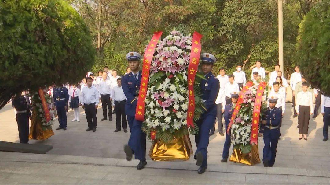 烈士紀念日我市舉行向革命烈士敬獻花籃儀式