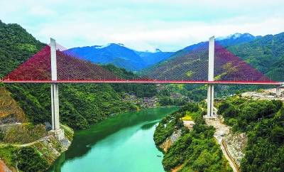 剑榕高速公路跨越三穗,剑河,榕江三个县,建成后将打通黔东南区域对外