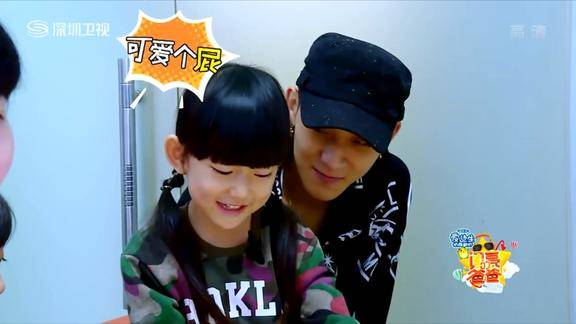 综艺黄子韬夸贝贝画的好看贝贝忍不住怼他好看个屁