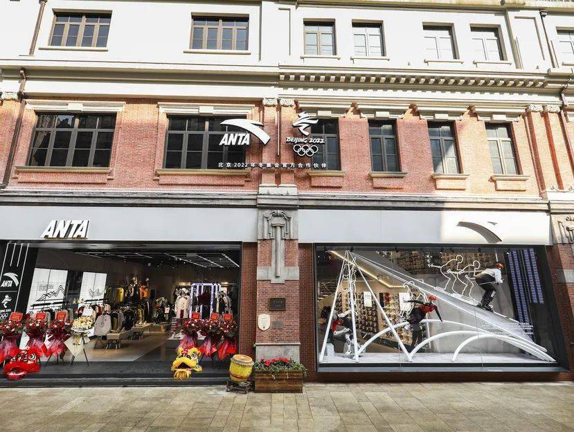 穿国旗迎国庆张继科空降安踏上海南京东路旗舰店