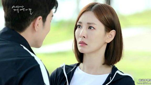 韩剧洪宗玄晨练强行拉金素妍的手我一定会和你结婚的