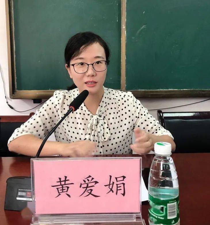 秋意渐浓情溢龙城八都镇举办奖教助学基金发放仪式
