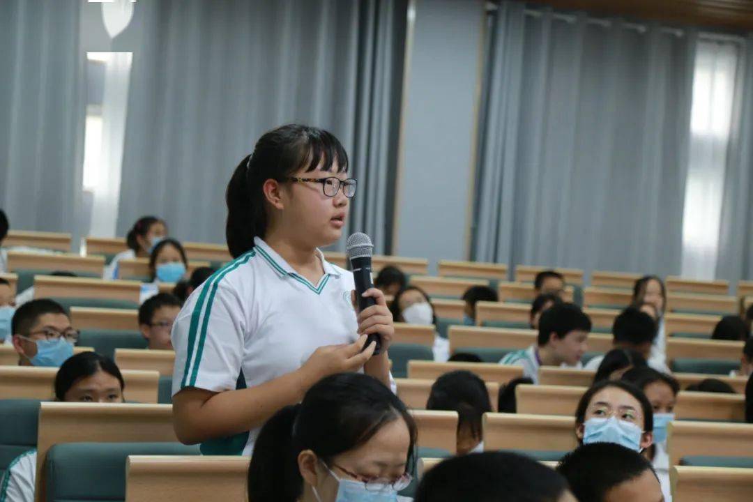 踊跃提问的清华附中同学互动环节之后,歌剧表演艺术家苏小博女士为